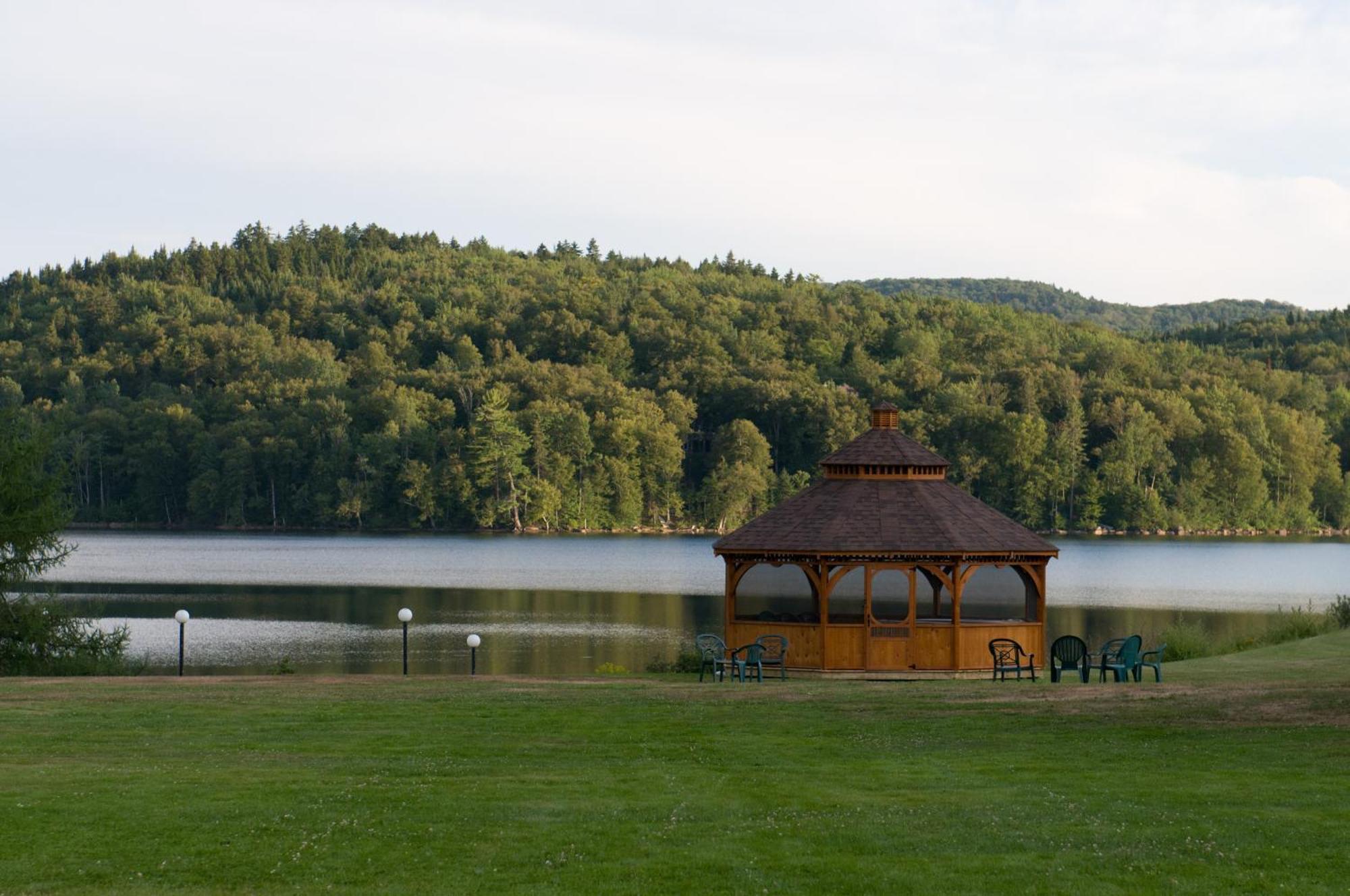Le Manoir Du Lac Delage Stoneham Exterior photo